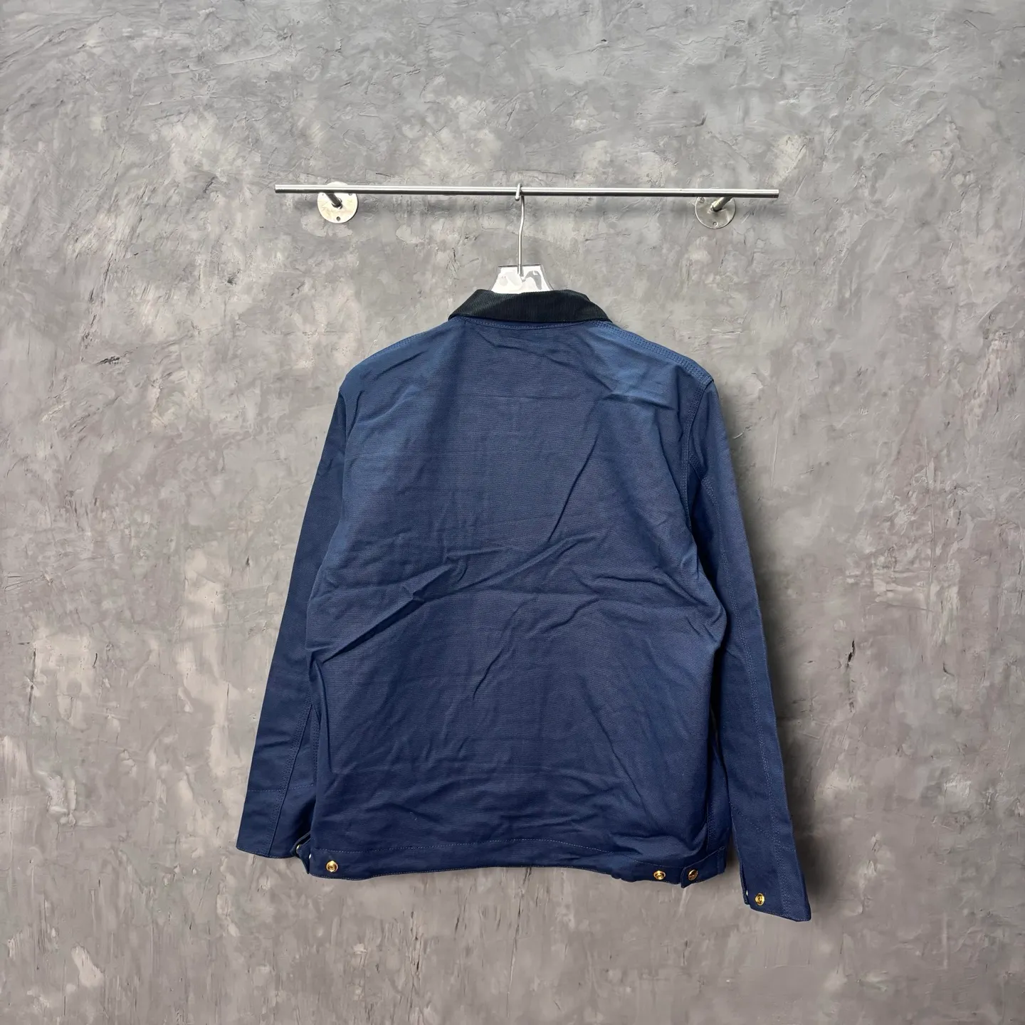 Main recommendation 📝05336# 153 Correct version·Seven-color lining mesh thin jacket 💥 Carhartt WIP Carhartt Detroit Retro Canvas heavy work jacket 🌈Color: Brown Purple White Black Petrol Blue Smoke Gray Size: S-XL Carhartt, founded in San Francisco, USA, is a clothing brand in the industrial era of the United States. It mainly produces work pants and work jackets. It is one of the suppliers of military clothing for the US military. To this day, Carhartt is still a street fashion brand with popularity and brand charm. If you talk about work wear-style clothing, you have to think of Carhartt. Carhartt is famous for manufacturing high-quality workwear with excellent quality, comfort and durability. Its products are mostly made of high-grade fabric materials and are suitable for all kinds of extremely harsh working environments.